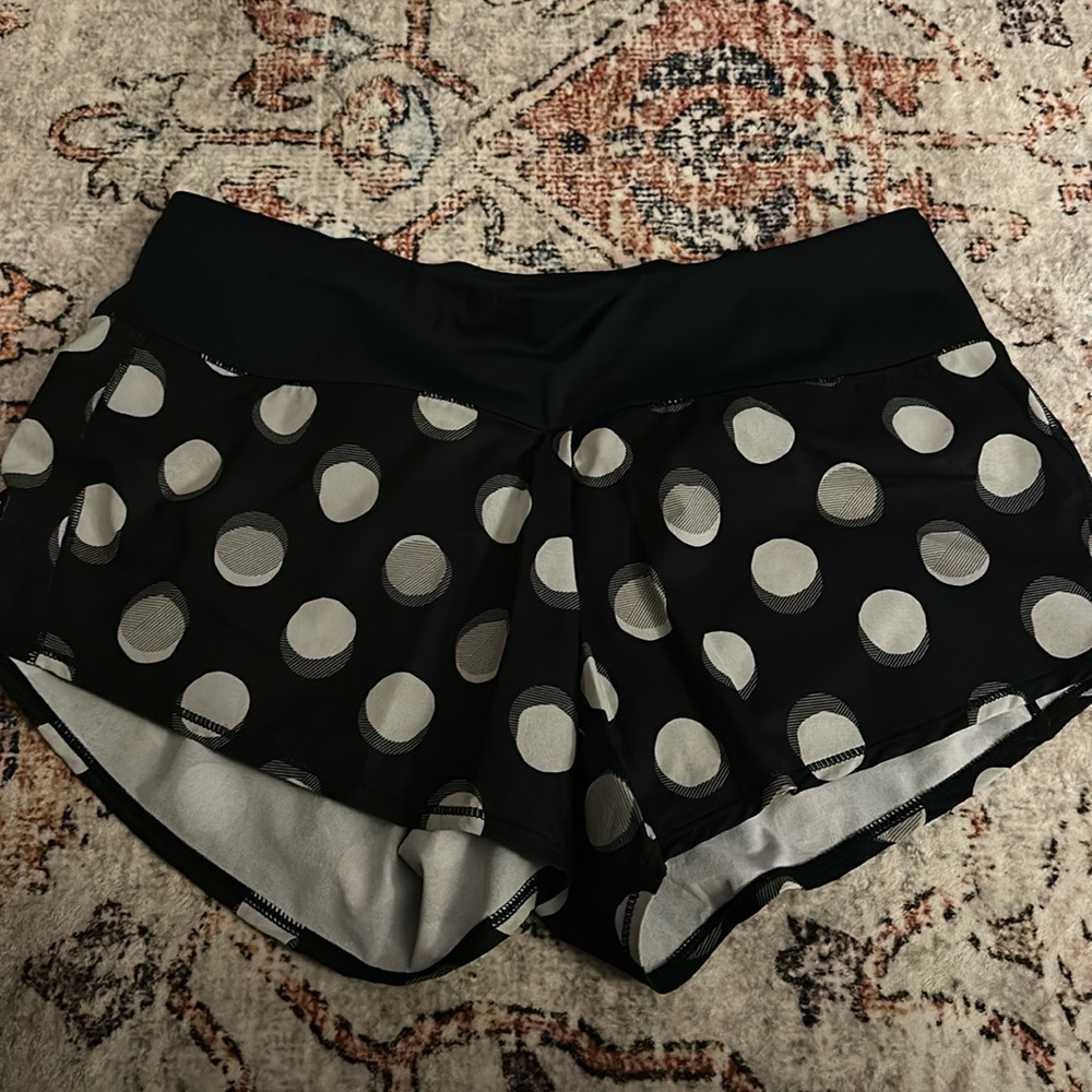 Oiselle roga shorts sz 6